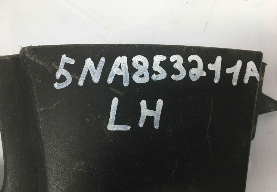 Накладка противотуманной фары левая Volkswagen Tiguan 2 2017 OEM 5NA853211A