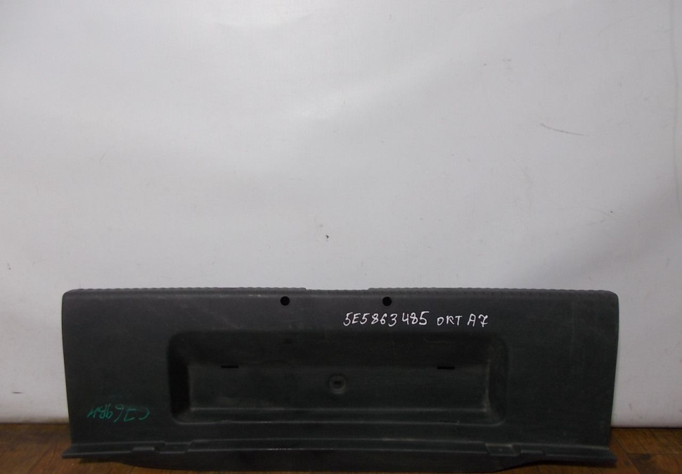 Обивка задней панели бу Skoda Octavia A7 OEM 5E5863485