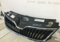 Решетка радиатора Skoda Rapid OEM 5JA853668