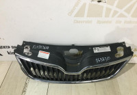 Решетка радиатора Skoda Rapid OEM 5JA853668