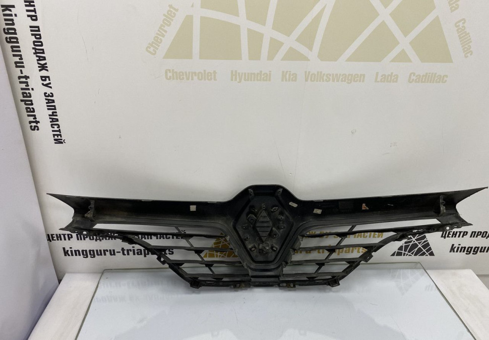 Решетка радиатора Renault Kaptur OEM 623103985R