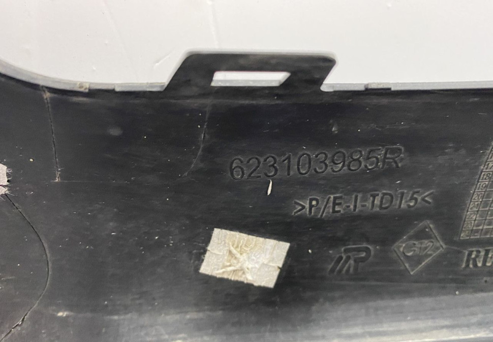 Решетка радиатора Renault Kaptur OEM 623103985R