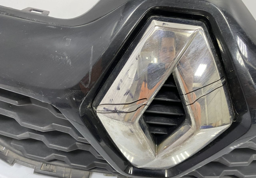 Решетка радиатора Renault Kaptur OEM 623103985R Решетка радиатора Renault Kaptur OEM 623103985R