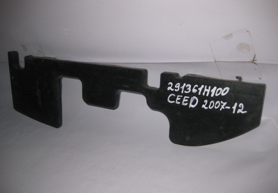 Защитный кожух радиатора Kia ceed (06>) oem 291361h100 (скл-3)