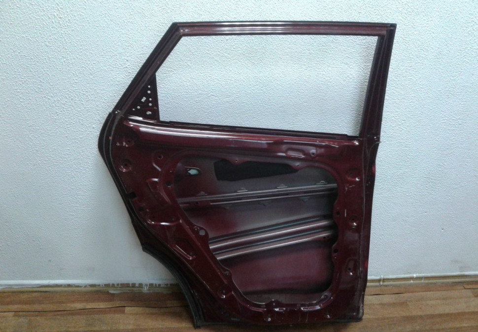 Дверь задняя левая (+молдинг) Hyundai Tucson 3 (15>) вмятина