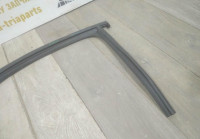 Уплотнитель стекла двери задний правый бу Skoda Octavia A7 OEM 5E5839431