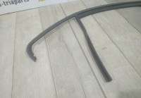 Уплотнитель стекла двери задний правый бу Skoda Octavia A7 OEM 5E5839431