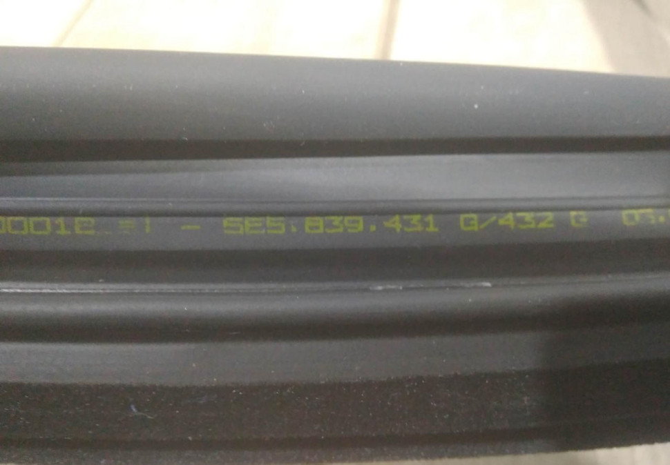 Уплотнитель стекла двери задний правый бу Skoda Octavia A7 OEM 5E5839431 Уплотнитель стекла двери задний правый бу Skoda Octavia A7 OEM 5E5839431