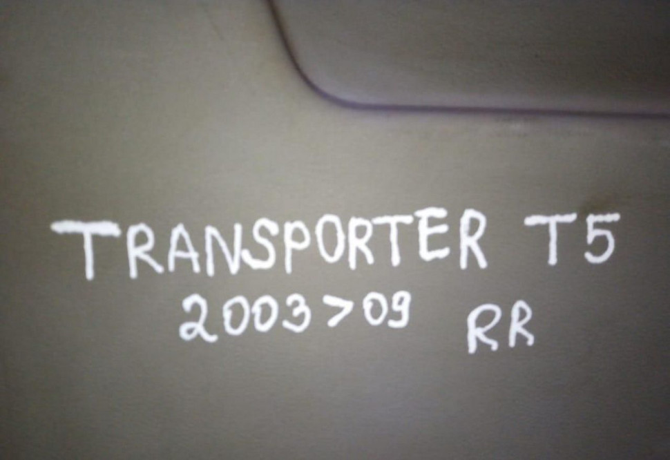 Обивка багажника правая Volkswagen Multivan T5 (03-09) oem 7H5868776 (скл-3) Обивка багажника правая Volkswagen Multivan T5 (03-09) oem 7H5868776 (скл-3)