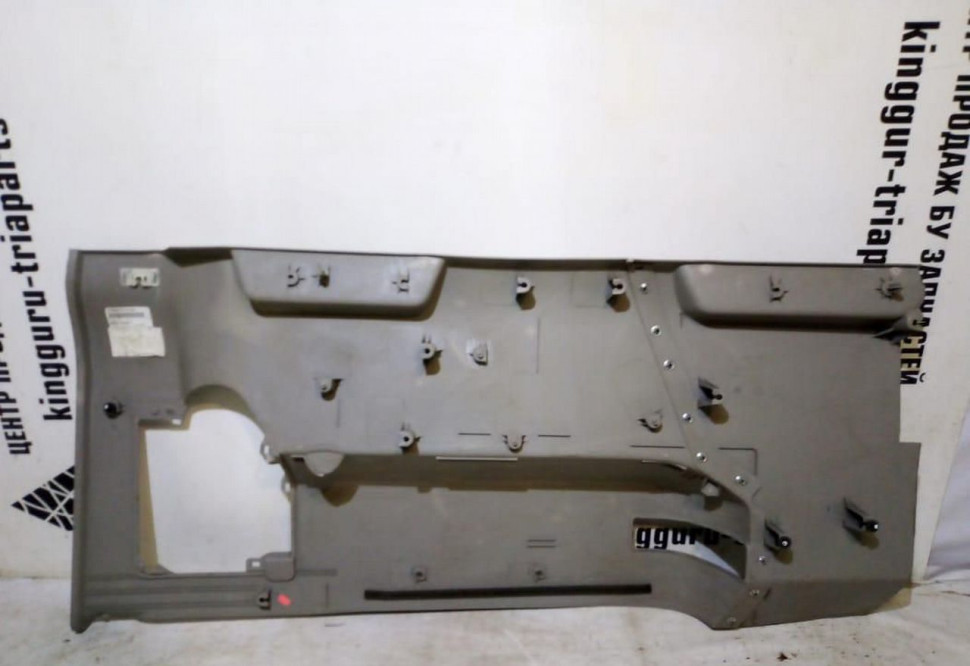 Обивка багажника правая Volkswagen Multivan T5 (03-09) oem 7H5868776 (скл-3) Обивка багажника правая Volkswagen Multivan T5 (03-09) oem 7H5868776 (скл-3)