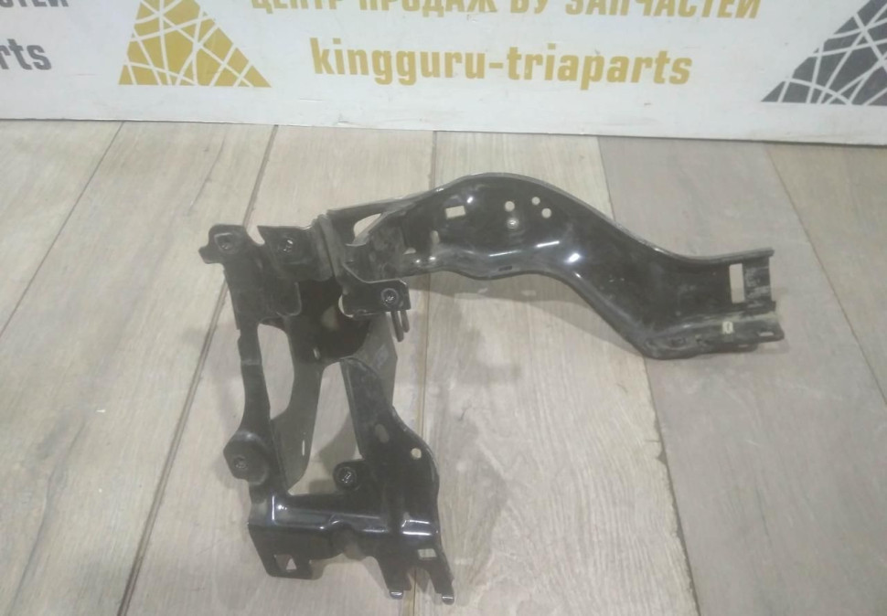 Кронштейн под фару правый бу BMW 7 G11 OEM 7375326