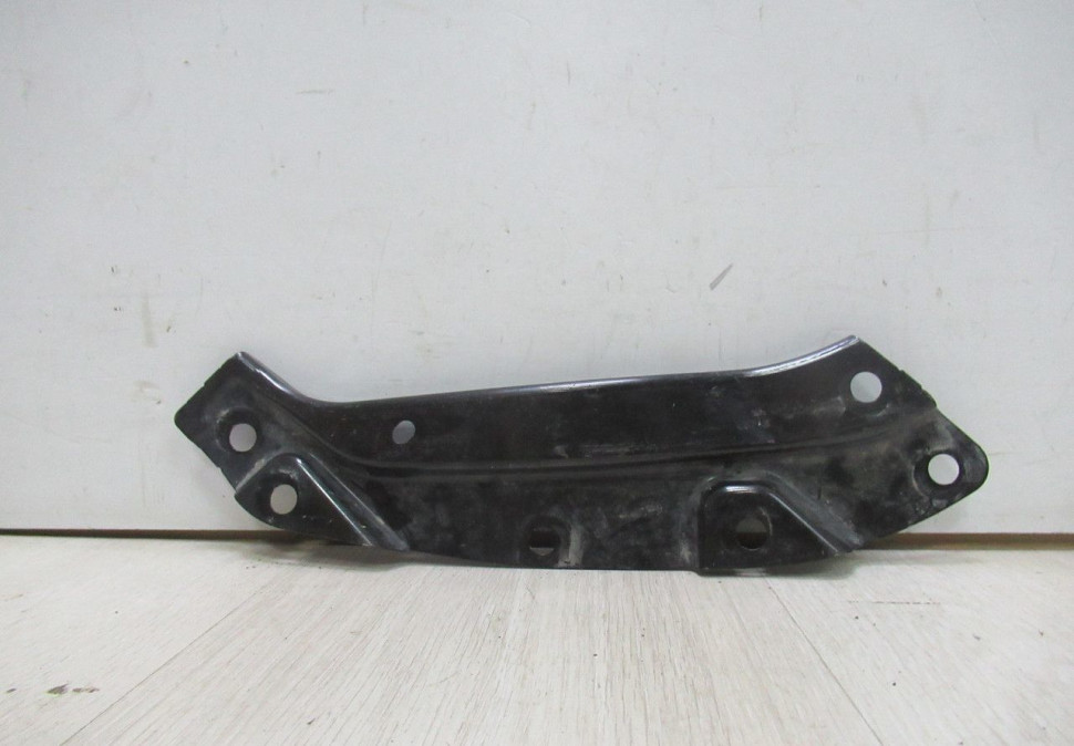 Кронштейн фары правый Volkswagen Polo 5 Oem 6R0805932C