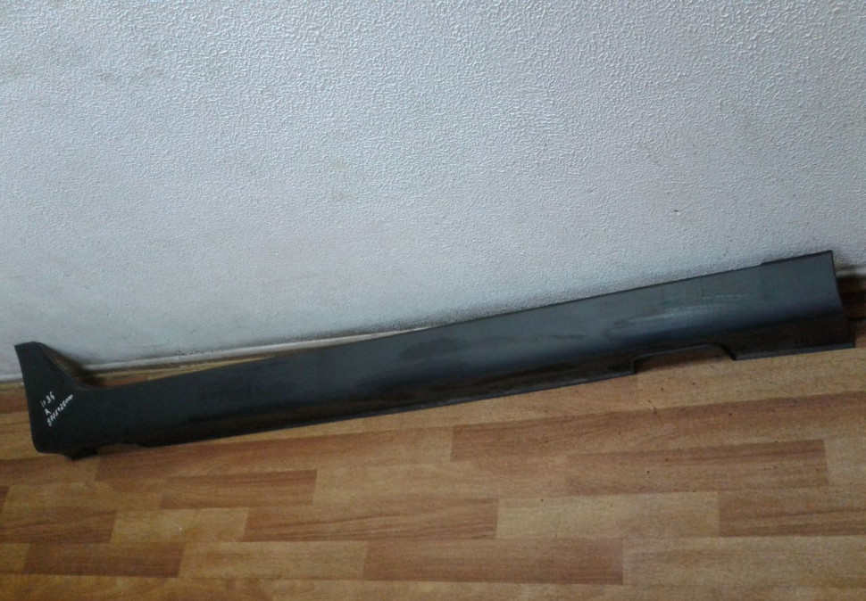 Накладка порога правая Hyundai ix35 oem 877542s000