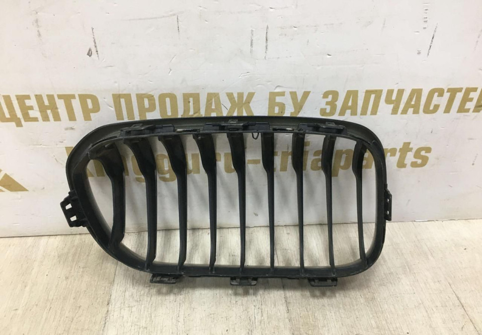 Решетка радиатора левая BMW 1 F20 OEM 7371687 Решетка радиатора левая BMW 1 F20 OEM 7371687