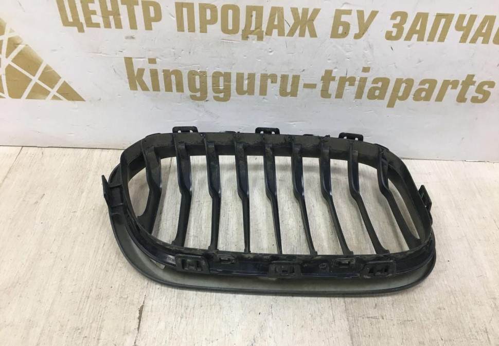 Решетка радиатора левая BMW 1 F20 OEM 7371687 Решетка радиатора левая BMW 1 F20 OEM 7371687