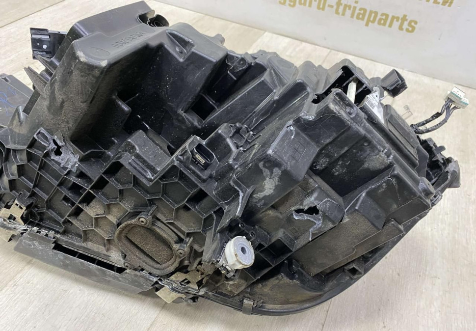 Фара ЛЭД LED адаптивная правая BMW X7 G07 OEM 63117933318