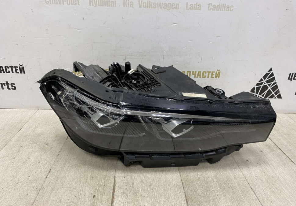 Фара ЛЭД LED адаптивная правая BMW X7 G07 OEM 63117933318