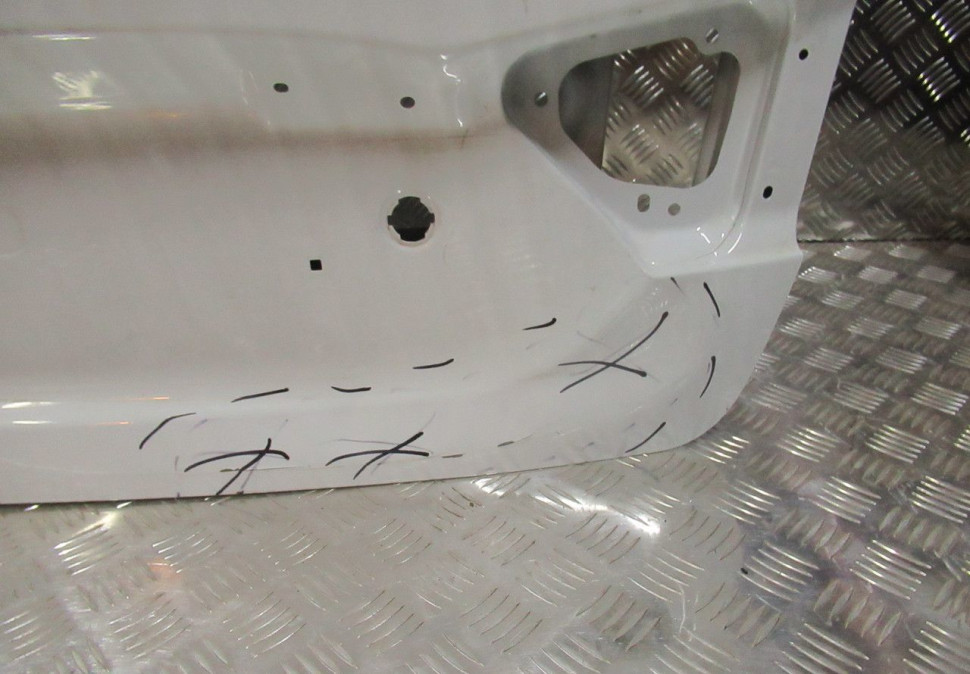 Крышка багажника Lada Vesta oem 8450039387 (вмятина) (скл-3) Крышка багажника Lada Vesta oem 8450039387 (вмятина) (скл-3)