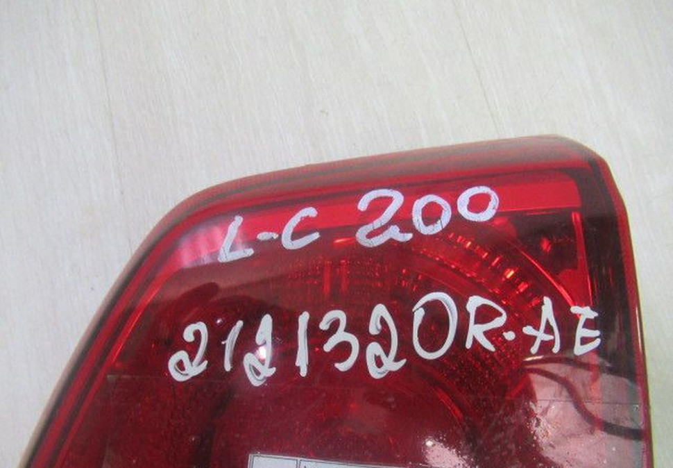 Фонарь левый внутренний Toyota Land Cruiser 200 oem 2121320RAE Фонарь левый внутренний Toyota Land Cruiser 200 oem 2121320RAE