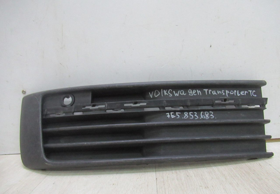 Решетка бампера (птф) левая Volkswagen Transporter T6 (15>) oem 7e5853683