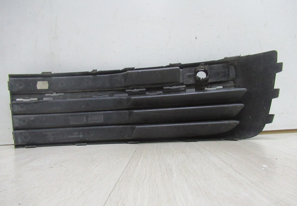 Решетка бампера (птф) левая Volkswagen Transporter T6 (15>) oem 7e5853683 Решетка бампера (птф) левая Volkswagen Transporter T6 (15>) oem 7e5853683