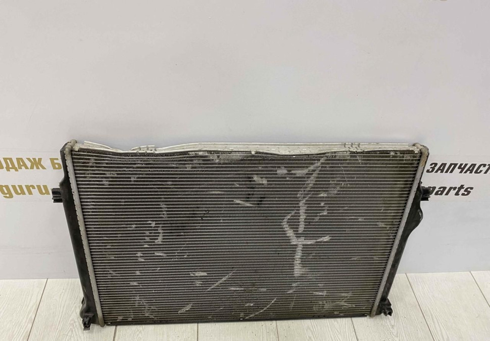 Радиатор охлаждения Skoda Octavia (1,8) OEM 5Q0121251GN