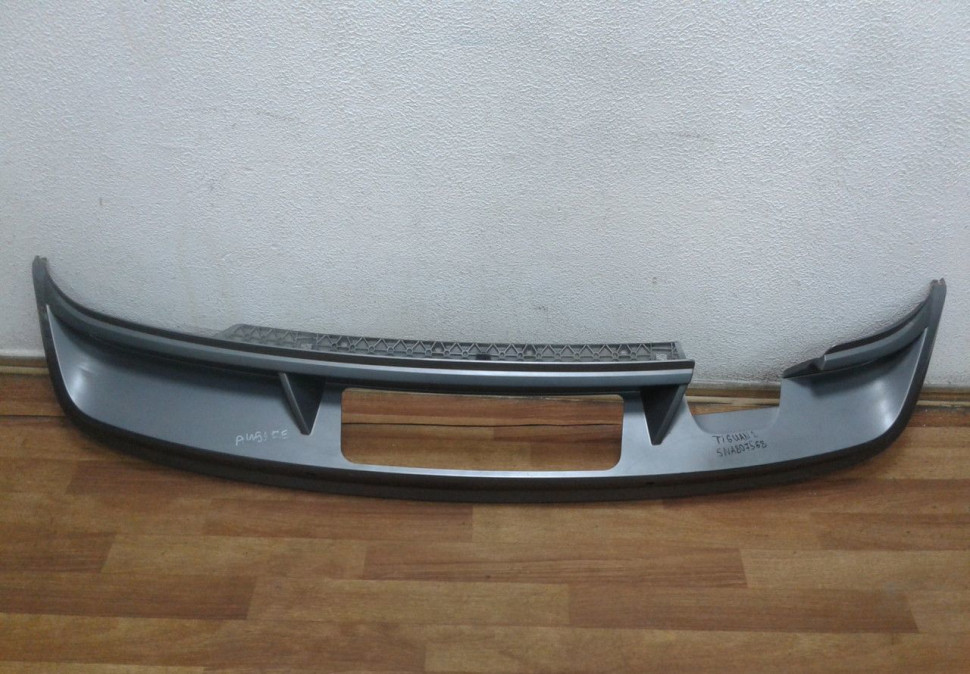 Спойлер заднего бампера Volkswagen Tiguan 2 oem 5na807568