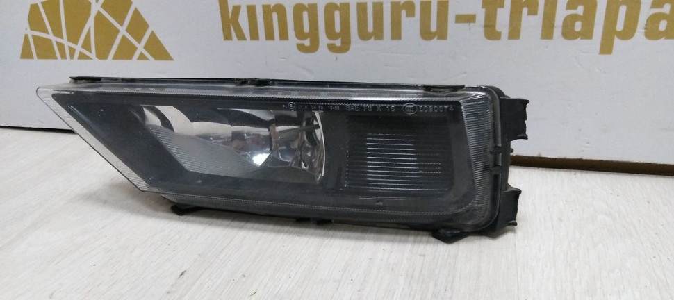 Противотуманная фара левая Volkswagen Tiguan 2 дорест 16-20 oem 5NA941699B Противотуманная фара левая Volkswagen Tiguan 2 дорест 16-20 oem 5NA941699B