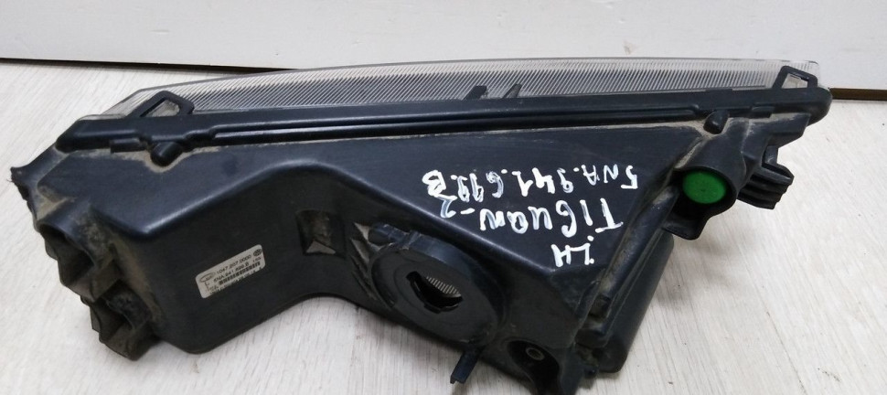 Противотуманная фара левая Volkswagen Tiguan 2 дорест 16-20 oem 5NA941699B Противотуманная фара левая Volkswagen Tiguan 2 дорест 16-20 oem 5NA941699B