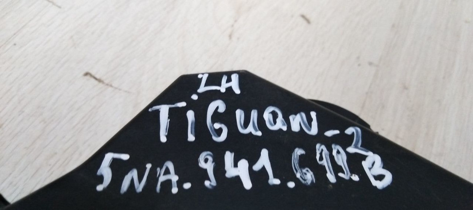 Противотуманная фара левая Volkswagen Tiguan 2 дорест 16-20 oem 5NA941699B Противотуманная фара левая Volkswagen Tiguan 2 дорест 16-20 oem 5NA941699B