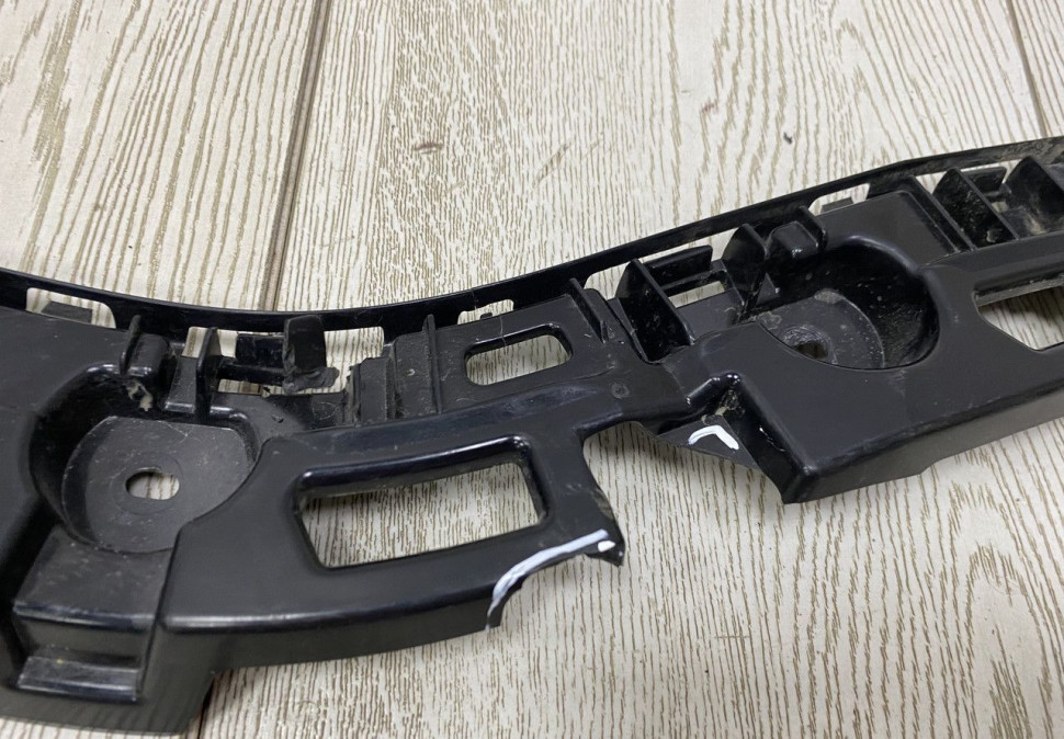 Кронштейн бампера Skoda Rapid 2 20-21oem 60U807394D Кронштейн бампера Skoda Rapid 2 20-21oem 60U807394D