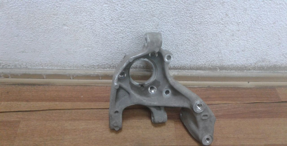 Кулак задний левый Volkswagen Tiguan 2 2016 OEM 5QF505435F Кулак задний левый Volkswagen Tiguan 2 2016 OEM 5QF505435F