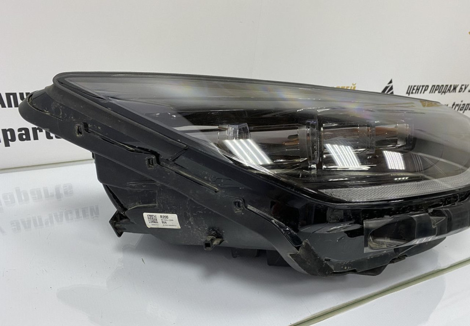 Фара правая Hyundai Sonata 8 LED 2019 oem 92102L1200