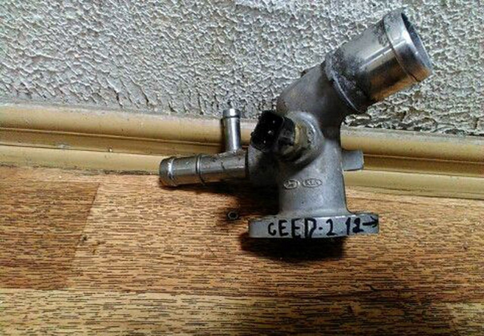 Тройник термостата Kia Ceed 2 g4fg (12>)