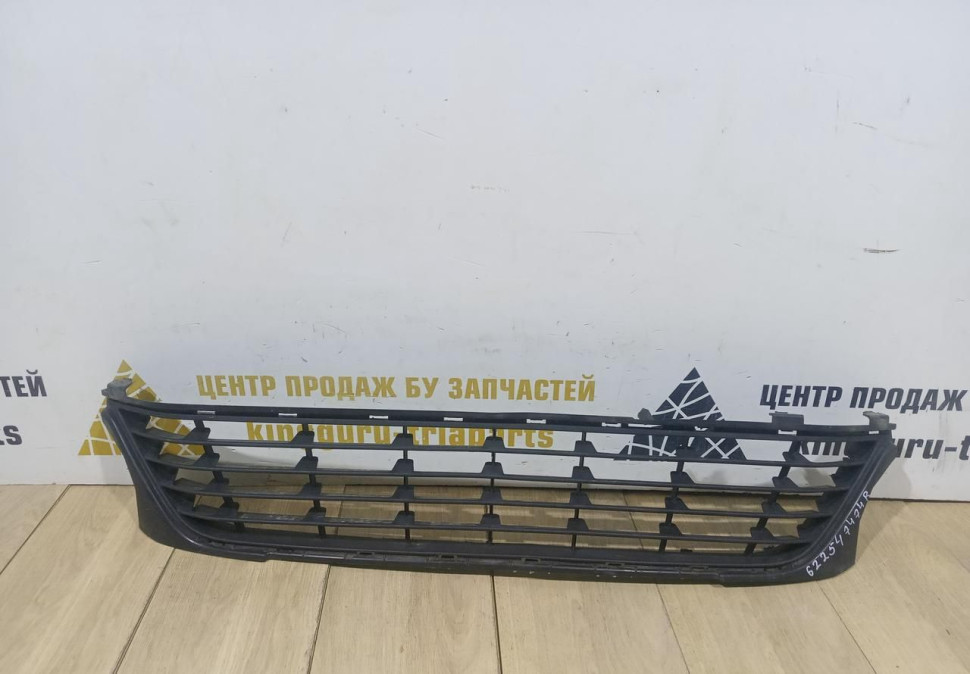 Решетка переднего бампера бу Renault Logan 2 рестайлинг OEM 622547474R