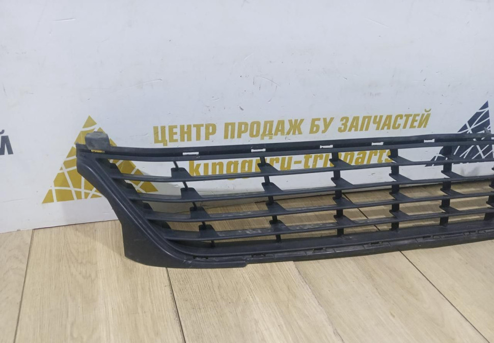 Решетка переднего бампера бу Renault Logan 2 рестайлинг OEM 622547474R Решетка переднего бампера бу Renault Logan 2 рестайлинг OEM 622547474R