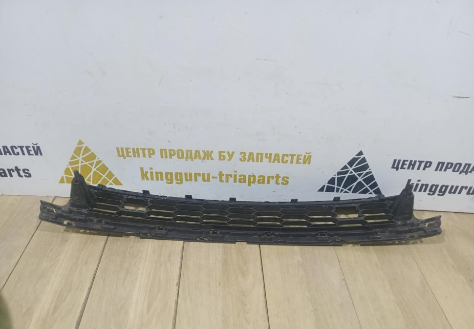 Решетка переднего бампера бу Skoda Karoq OEM 57A853677A