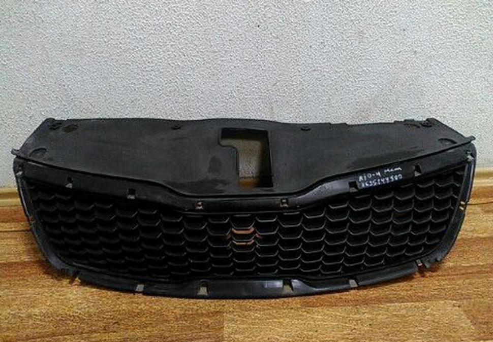 Решетка радиатора KIA Rio 4 рестайл без Хрома oem 863514y500