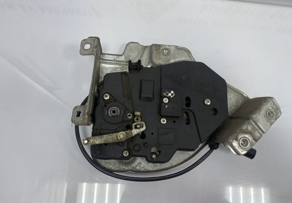 Замок задней левой электрический Volkswagen Caddy 3 2003 OEM 2K0827201 Замок задней левой электрический Volkswagen Caddy 3 2003 OEM 2K0827201