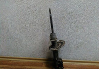 Стойка амортизатора передняя левая KIA Rio 4 oem 546504y100