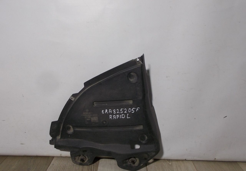 Защита днища задняя левая бу Skoda Rapid OEM 6RA825205F