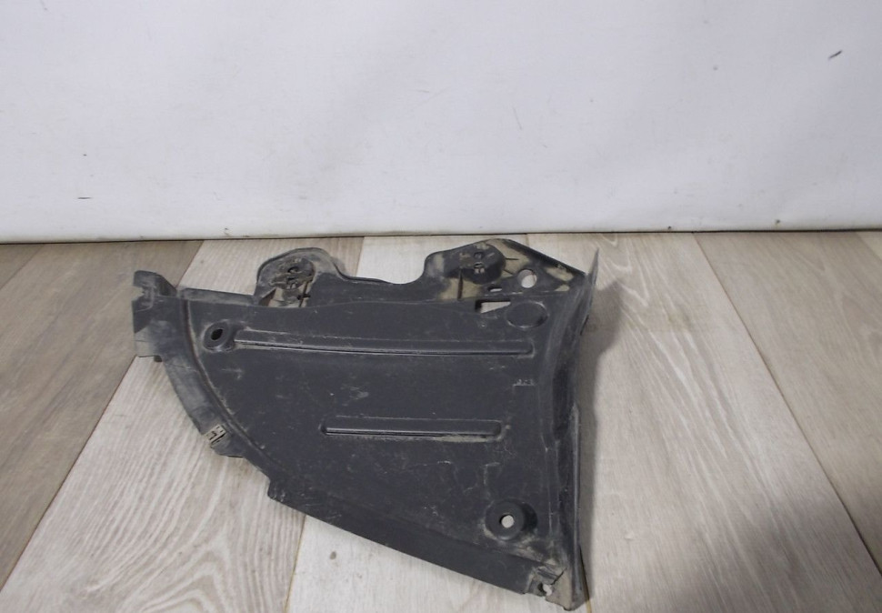 Защита днища задняя левая бу Skoda Rapid OEM 6RA825205F