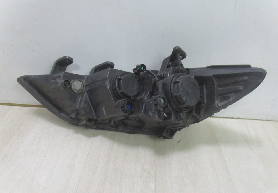 Фара правая галоген Hyundai Elantra 6 AD дорестайлинг 2016 OEM 92102F2000