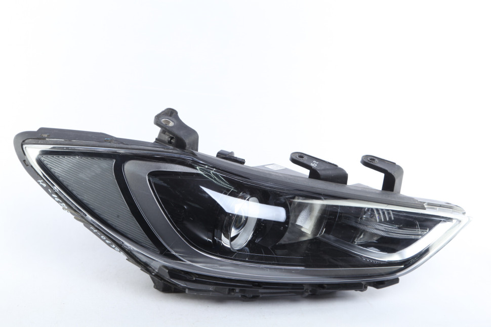 Фара правая галоген Hyundai Elantra 6 AD дорестайлинг 2016 OEM 92102F2000 Фара правая галоген Hyundai Elantra 6 AD дорестайлинг 2016 OEM 92102F2000