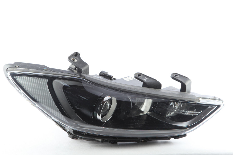 Фара правая галоген Hyundai Elantra 6 AD дорестайлинг 2016 OEM 92102F2000 Фара правая галоген Hyundai Elantra 6 AD дорестайлинг 2016 OEM 92102F2000