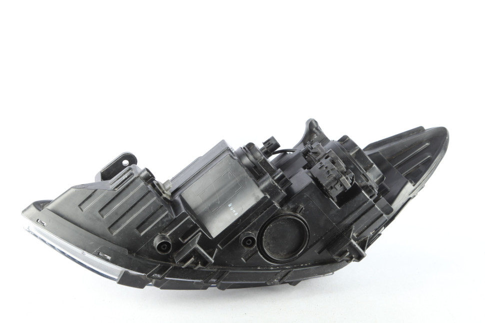 Фара правая галоген Hyundai Elantra 6 AD дорестайлинг 2016 OEM 92102F2000 Фара правая галоген Hyundai Elantra 6 AD дорестайлинг 2016 OEM 92102F2000