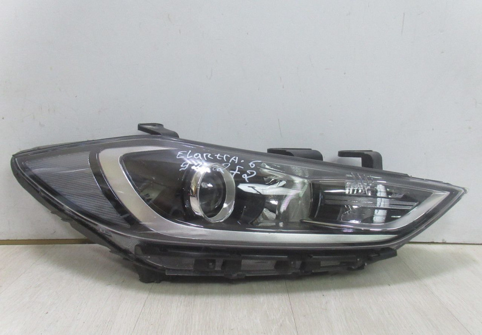Фара правая галоген Hyundai Elantra 6 AD дорестайлинг 2016 OEM 92102F2000 Фара правая галоген Hyundai Elantra 6 AD дорестайлинг 2016 OEM 92102F2000