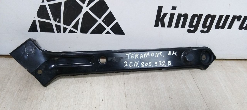 Кронштейн фары правый Volkswagen Teramont oem 3CN805932B