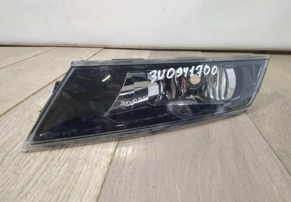Фара противотуманная правая бу Skoda Superb 3 OEM 3V0941700