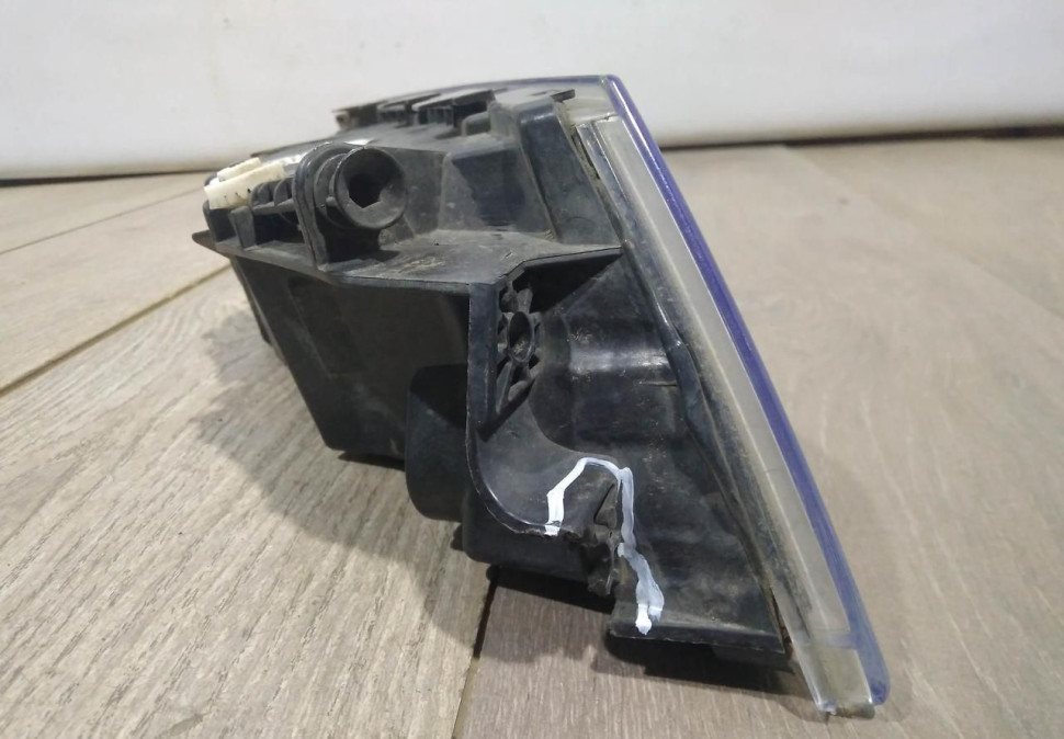Фара противотуманная правая бу Skoda Superb 3 OEM 3V0941700
